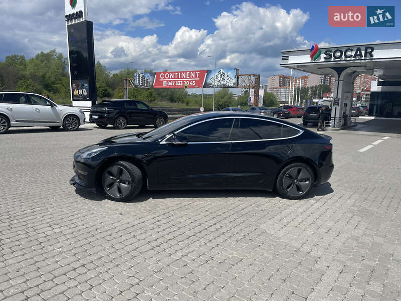 Седан Tesla Model 3 2018 в Львові
