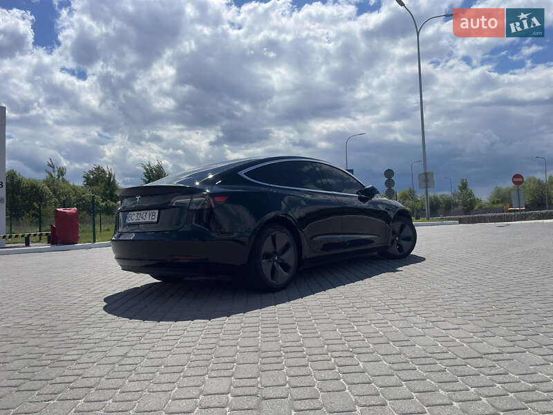Седан Tesla Model 3 2018 в Львові