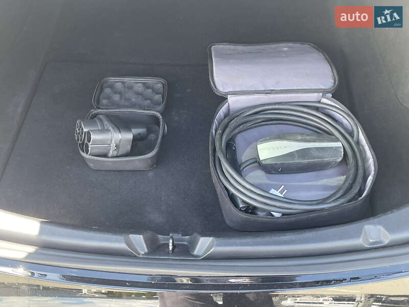 Седан Tesla Model 3 2018 в Львові
