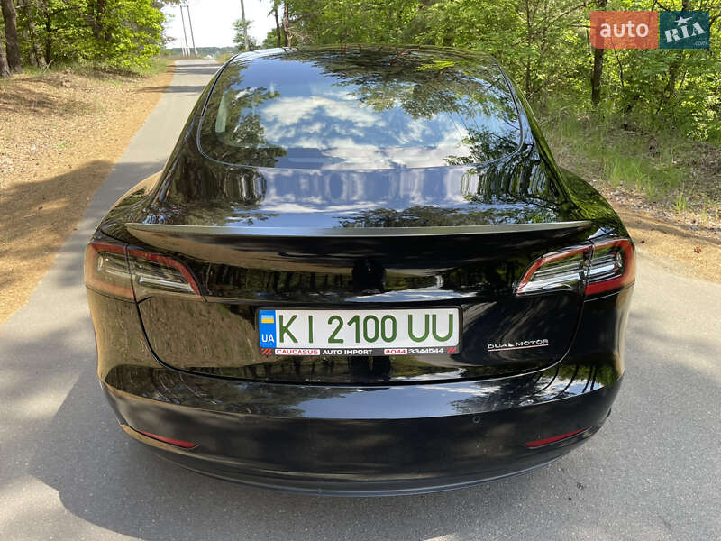 Седан Tesla Model 3 2019 в Бородянці