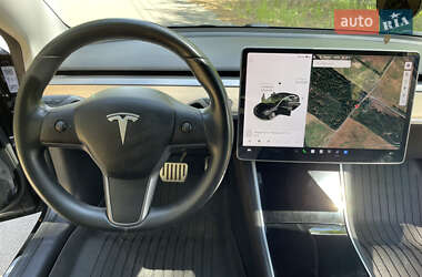 Седан Tesla Model 3 2019 в 