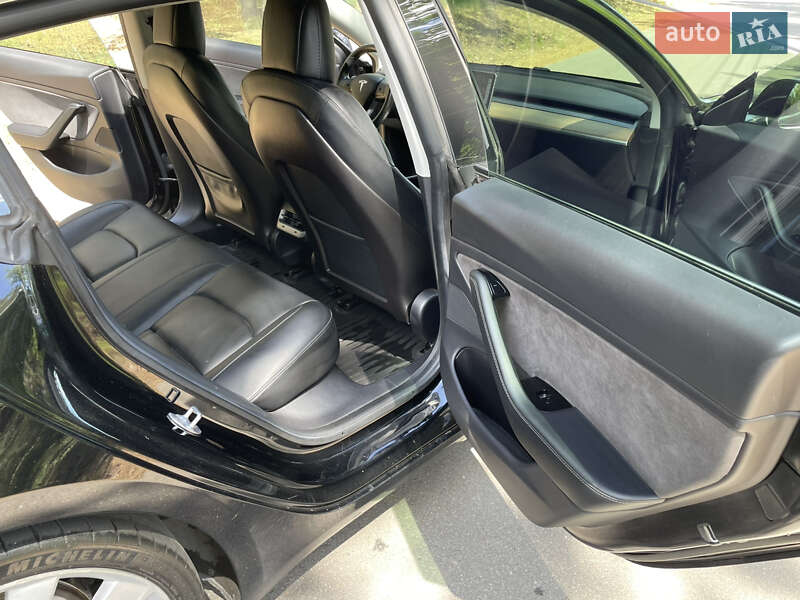 Седан Tesla Model 3 2019 в Бородянці