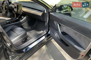 Седан Tesla Model 3 2019 в 