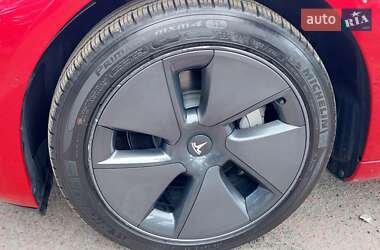 Седан Tesla Model 3 2022 в 