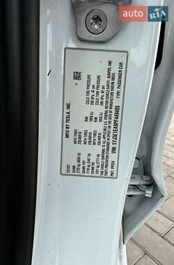 Седан Tesla Model 3 2023 в 