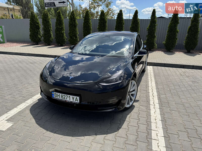 Седан Tesla Model 3 2018 в Одесі