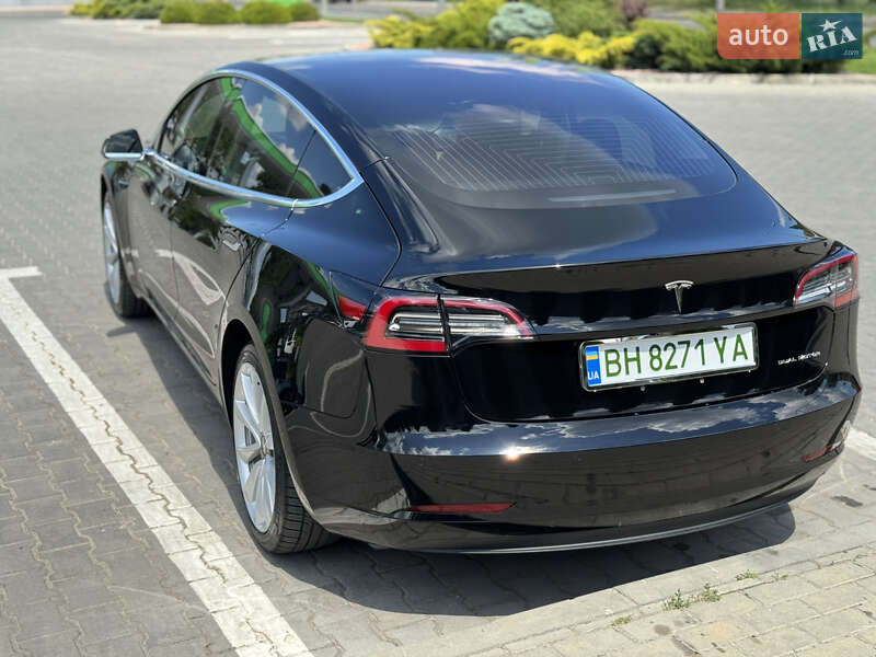 Седан Tesla Model 3 2018 в Одесі