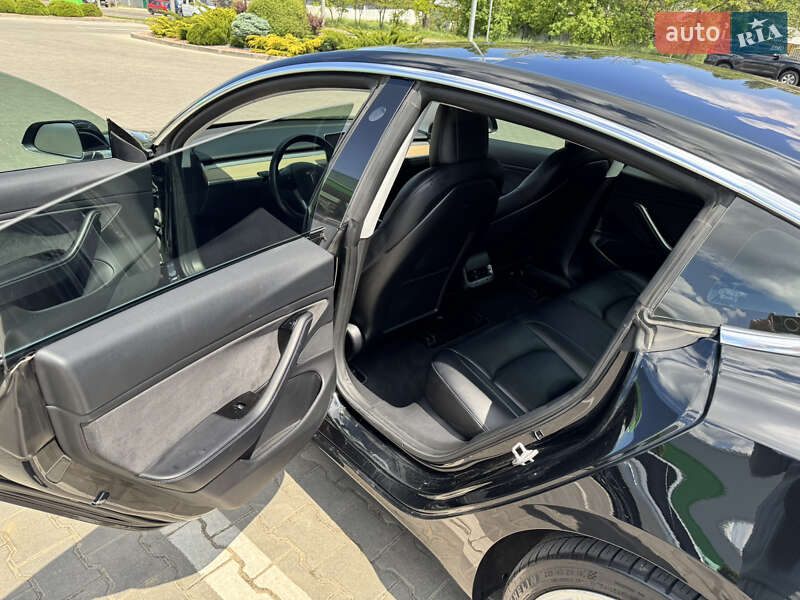 Седан Tesla Model 3 2018 в Одесі
