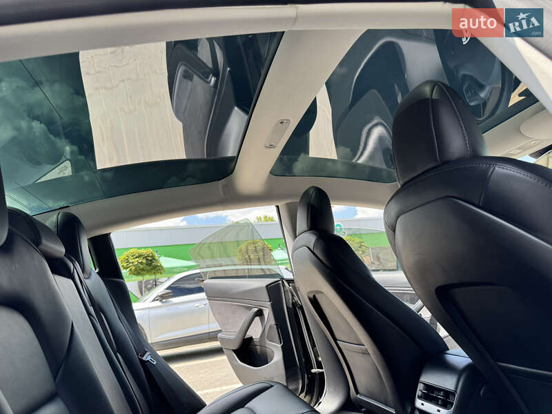 Седан Tesla Model 3 2018 в Одесі