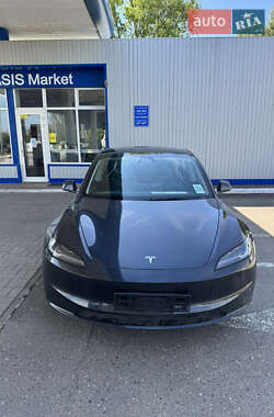 Седан Tesla Model 3 2024 в 