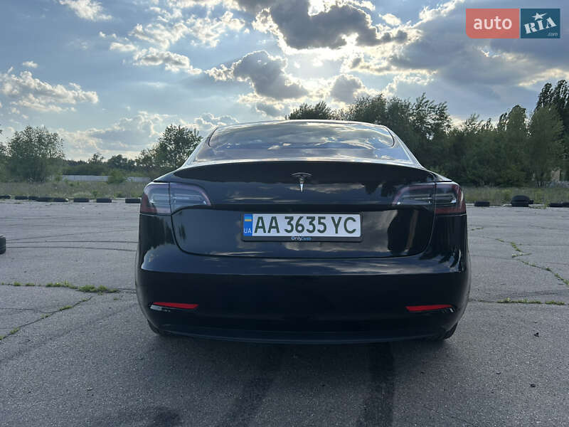 Седан Tesla Model 3 2018 в Киеве