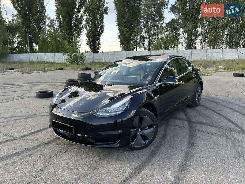 Седан Tesla Model 3 2018 в Киеве