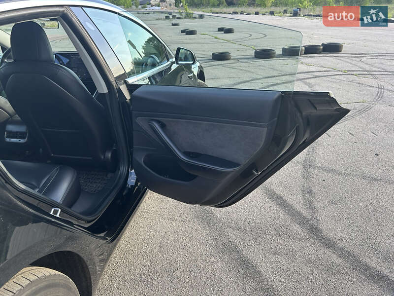 Седан Tesla Model 3 2018 в Киеве