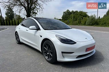 Седан Tesla Model 3 2021 в 