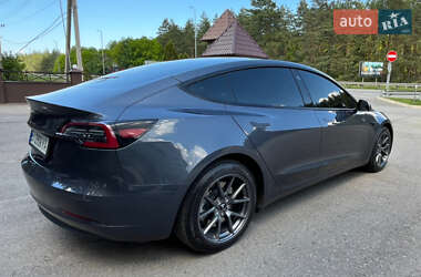 Седан Tesla Model 3 2023 в 