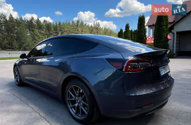 Седан Tesla Model 3 2023 в 