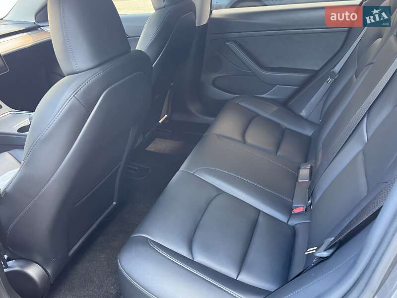 Седан Tesla Model 3 2023 в Полтаві