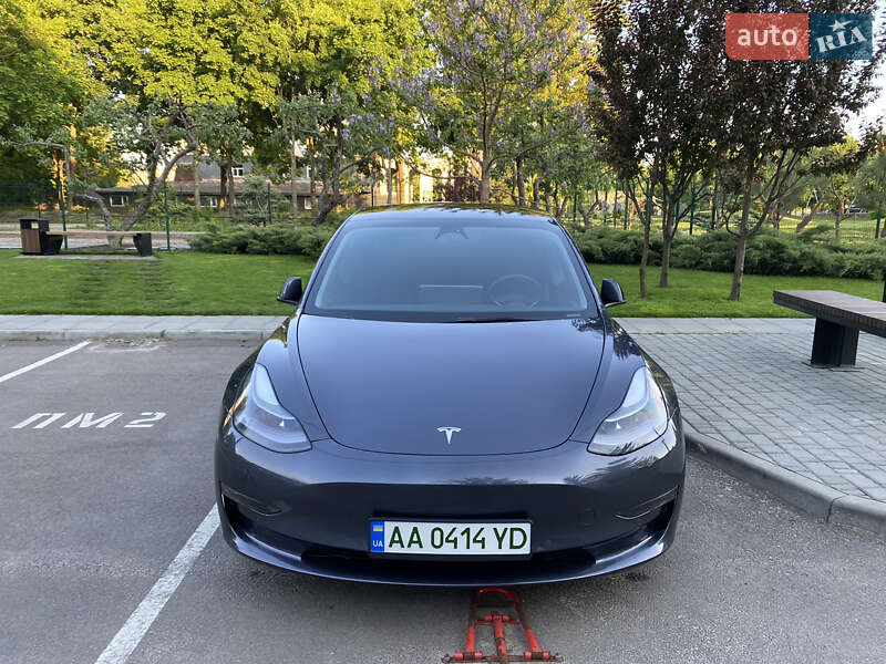 Седан Tesla Model 3 2022 в Киеве