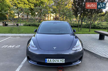 Седан Tesla Model 3 2022 в 
