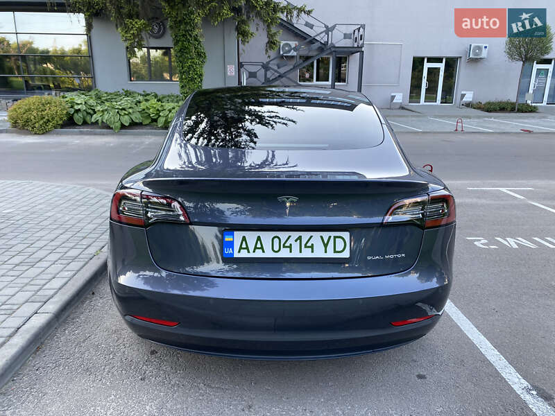 Седан Tesla Model 3 2022 в Киеве