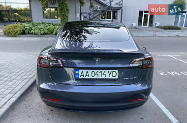 Седан Tesla Model 3 2022 в 