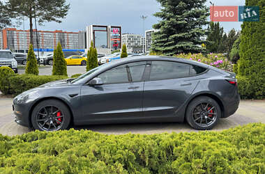 Седан Tesla Model 3 2023 в 