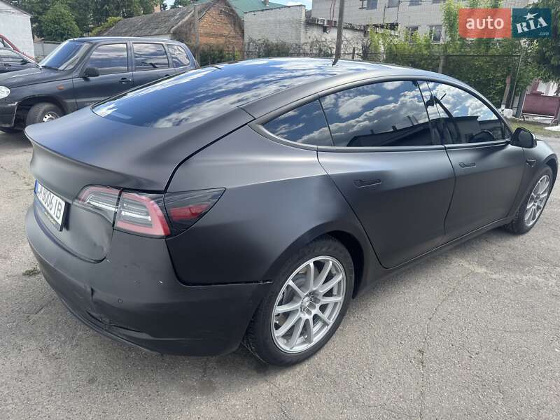 Седан Tesla Model 3 2021 в Звенигородке
