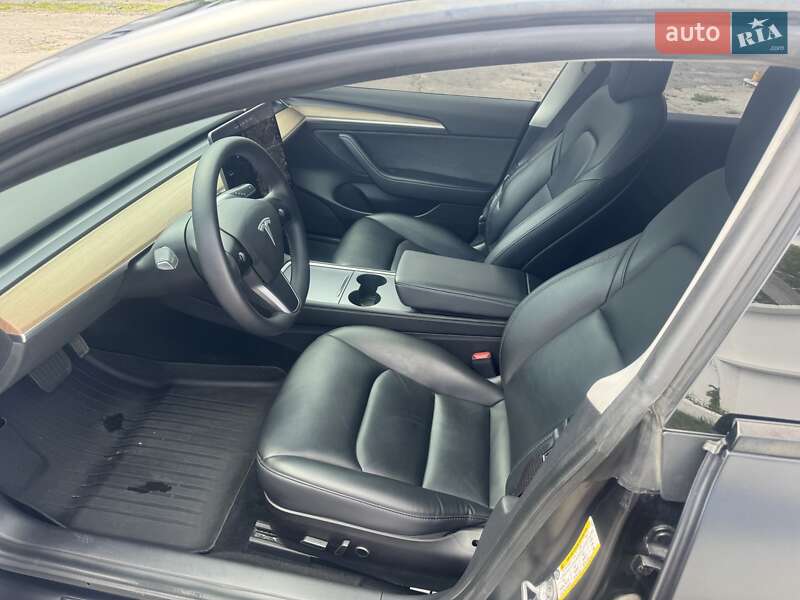 Седан Tesla Model 3 2021 в Звенигородке