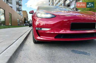 Седан Tesla Model 3 2021 в 