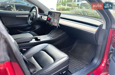 Седан Tesla Model 3 2021 в 