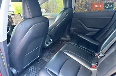 Седан Tesla Model 3 2021 в 