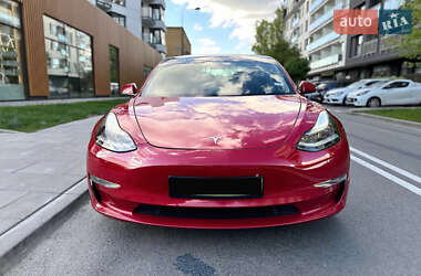 Седан Tesla Model 3 2021 в 