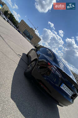 Седан Tesla Model 3 2021 в 