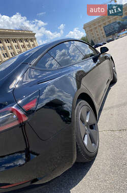 Седан Tesla Model 3 2021 в 