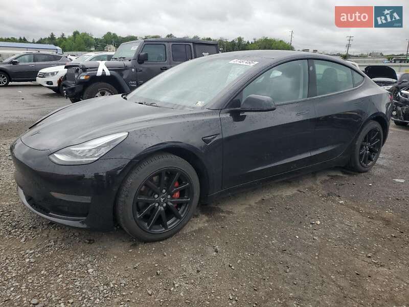 Седан Tesla Model 3 2020 в Львове