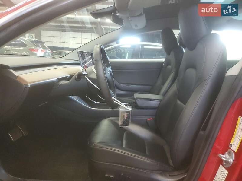 Седан Tesla Model 3 2019 в Львове