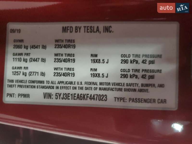 Седан Tesla Model 3 2019 в Львове