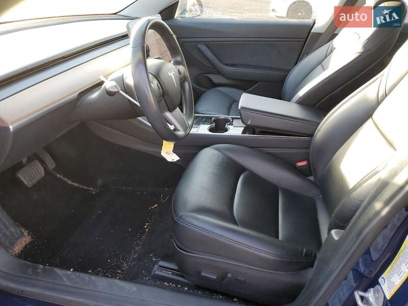 Седан Tesla Model 3 2018 в Львові