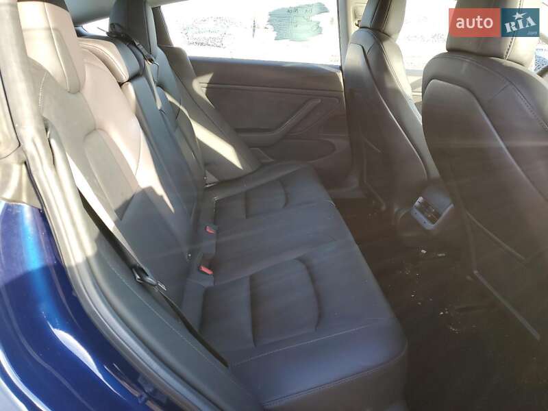 Седан Tesla Model 3 2018 в Львові