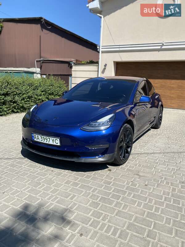Седан Tesla Model 3 2018 в Одесі