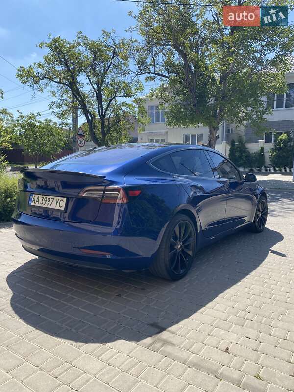 Седан Tesla Model 3 2018 в Одесі
