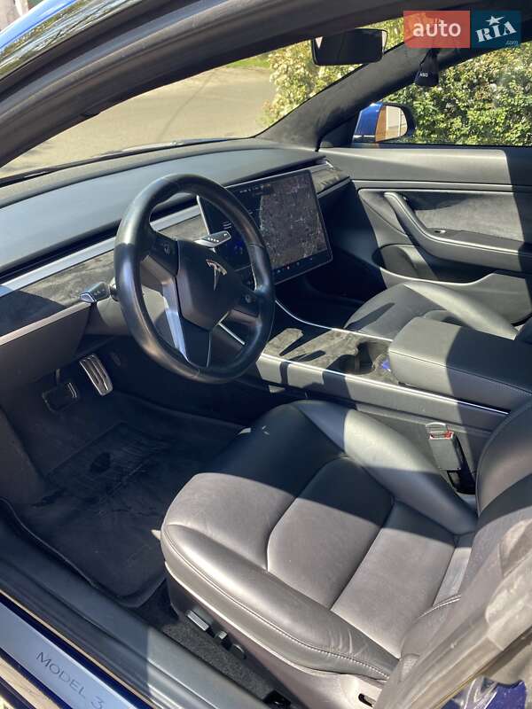 Седан Tesla Model 3 2018 в Одесі