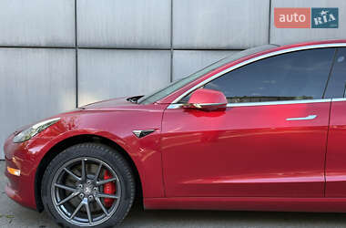 Седан Tesla Model 3 2020 в 