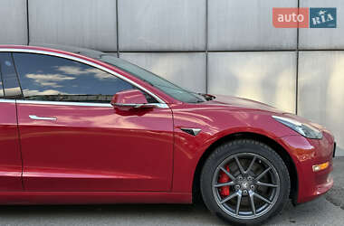 Седан Tesla Model 3 2020 в 