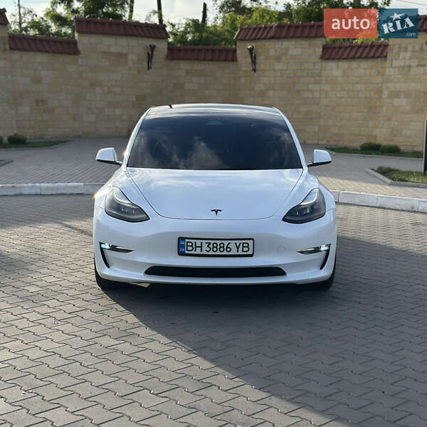 Седан Tesla Model 3 2022 в Измаиле