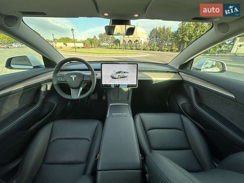 Седан Tesla Model 3 2022 в Измаиле