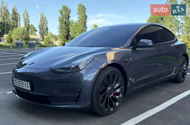 Седан Tesla Model 3 2022 в 