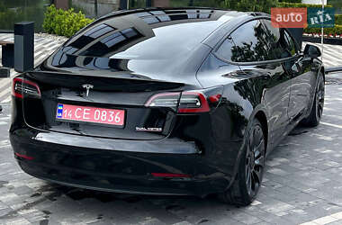 Седан Tesla Model 3 2021 в 