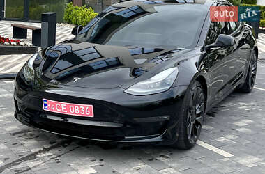 Седан Tesla Model 3 2021 в 