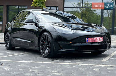 Седан Tesla Model 3 2021 в 